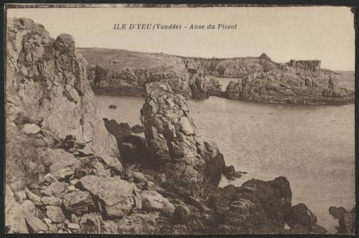Les rochers bordant le littoral : anse du Pissot (vue 1), grotte du Pigeon (vue 2), la Gueule de Chien et l'anse du Tranchet (vue 3), côte sauvage (vue 4), rochers de la pointe du But (vue 5), pointe du Château-Maugarni [Château-Montgarni] (vue 6), rocher de Père-Nère (vue 7), rocher de La Plate (vue 8), cap des Degrés (vues 9 à 11), courseau de Risque-de-Vie (vues 12 à 16), rocher Tête Jaune (vue 17), Grand-Vilain (vue 18), pointe des Corbeaux (vue 19), Pierre Tremblante [Pierre Branlante] (vues 20 à 25), pointe et la grotte de la Belle Maison (vues 26 à 32) / Couturier phot. (vue 32).